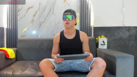 Aroon   online show from April 2026 03:31:02 AM