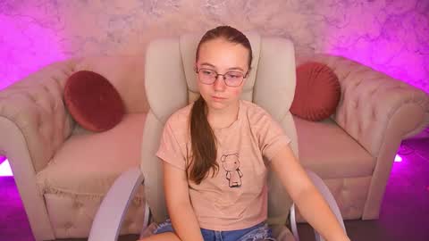 Snapshot of arrinawair chatting on September 2025 07:01:01 AM arrinawair online show from September 2025 07:01:01 AM