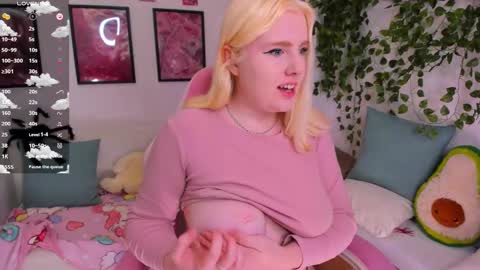 art_lovee_ online show from February 2026 01:33:01 AM