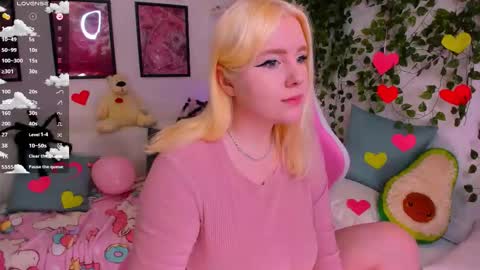 art_lovee_ online show from February 2026 01:46:01 AM