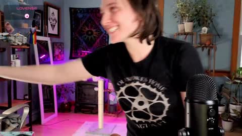 Artie Paints online show from December 2024 07:07:01 PM