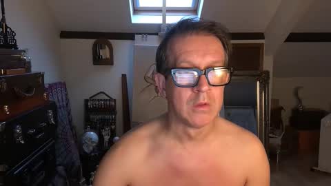 Snapshot of artisterotic chatting on November 2025 08:31:01 AM artisterotic online show from November 2025 08:31:01 AM