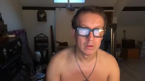 Snapshot of artisterotic chatting on December 2025 10:22:02 AM artisterotic online show from December 2025 10:22:02 AM