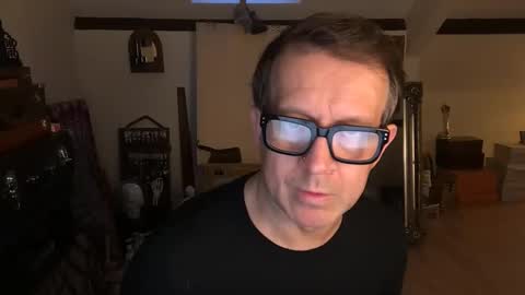 Snapshot of artisterotic chatting on December 2025 08:55:02 AM artisterotic online show from December 2025 08:55:02 AM