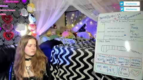 ArtsyHeartsyy online show from February 2025 02:26:02 AM