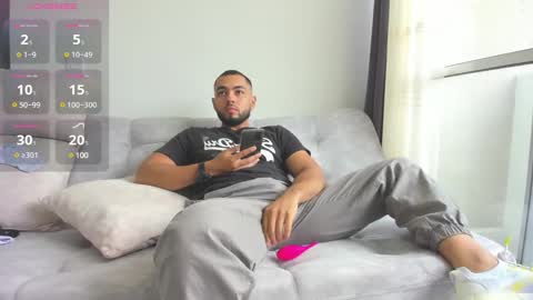 arturguy01 online show from December 2024 02:25:02 PM