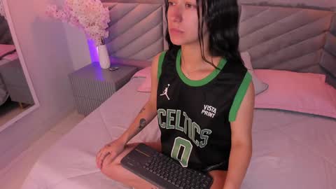 ARY THOMPSON online show from January 2025 07:37:01 PM