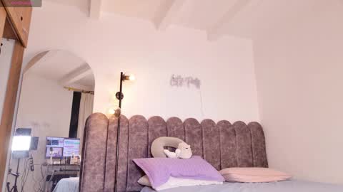 aryascollins online show from April 2026 12:41:01 AM