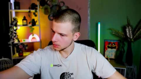 ash_raven_ online show from September 2025 12:18:01 PM