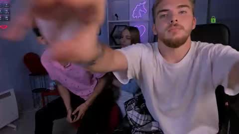 ash_raven_ online show from October 2025 07:55:02 PM