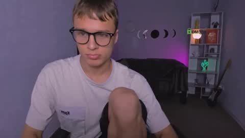 ash_raven_ online show from October 2025 07:09:02 AM