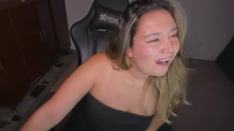 Snapshot of ash_smith1 chatting on November 2025 09:57:01 PM ash_smith1 online show from November 2025 09:57:01 PM