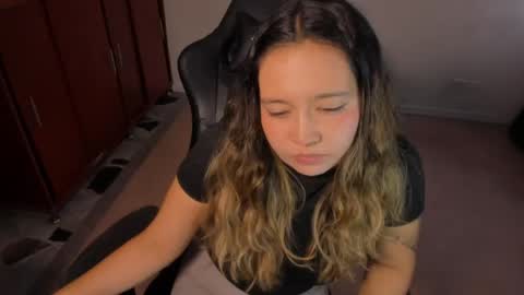 ash_smith1 online show from May 2026 10:18:02 PM