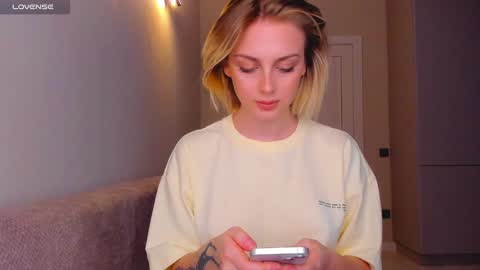 your pretty Ashley online show from December 2024 06:00:02 PM