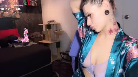 ashenroe online show from February 2026 12:00:01 PM