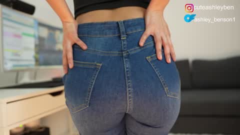 ashley  online show from December 2025 02:18:01 AM