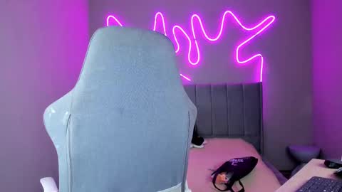 ASHLEY online show from October 2025 06:45:02 AM