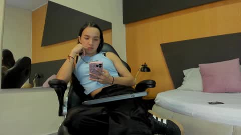 Snapshot of ashley_mendez chatting on February 2025 09:32:02 PM Ash online show from February 2025 09:32:02 PM