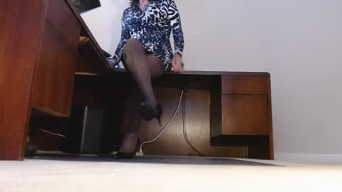 Snapshot of ashleyaki2000 chatting on October 2025 04:27:02 PM Ashley Ann online show from October 2025 04:27:02 PM