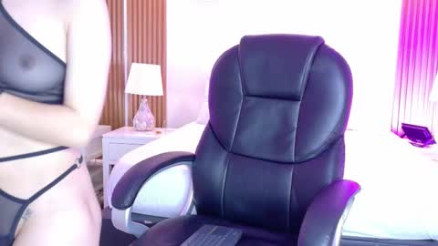 Ashley  online show from November 2025 04:45:01 AM