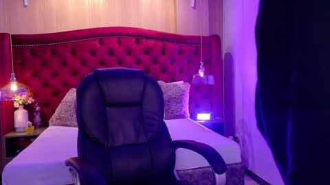 Ashley  online show from November 2025 04:25:01 PM