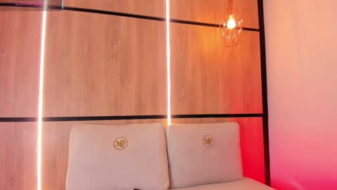 ashlyn online show from October 2025 07:14:01 PM