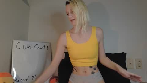 Snapshot of ashquartz chatting on March 2026 01:00:01 AM Ash online show from March 2026 01:00:01 AM