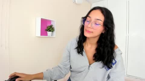 Camila online show from December 2024 03:11:01 PM