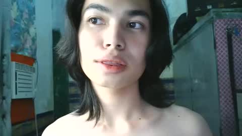 asian_babyboi online show from December 2025 04:23:02 PM