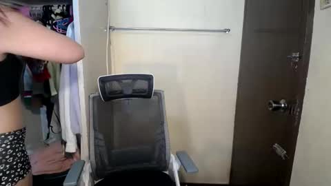 Asia online show from November 2025 04:35:01 AM