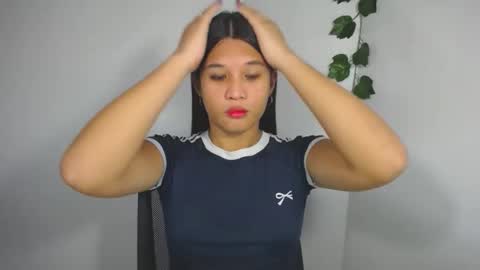 Snapshot of asian_yannie chatting on February 2026 05:33:02 AM Yan online show from February 2026 05:33:02 AM