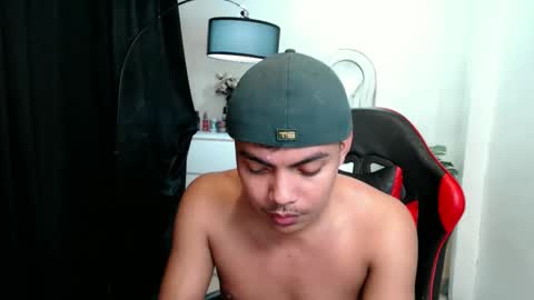 Snapshot of asianboyhunt chatting on April 2026 11:38:02 PM Fev online show from April 2026 11:38:02 PM