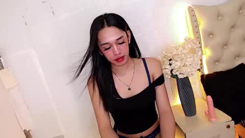 asianpetite_ivy online show from January 2026 02:03:01 AM