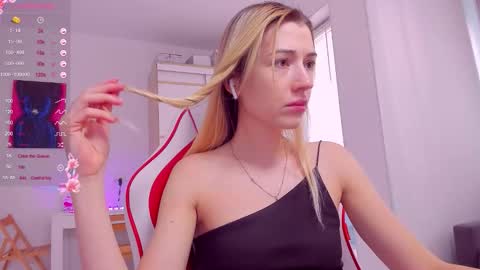 Snapshot of askcaroline chatting on September 2025 12:43:01 PM Caroline online show from September 2025 12:43:01 PM