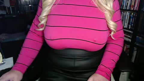 Aspen Vale online show from October 2025 09:37:01 PM