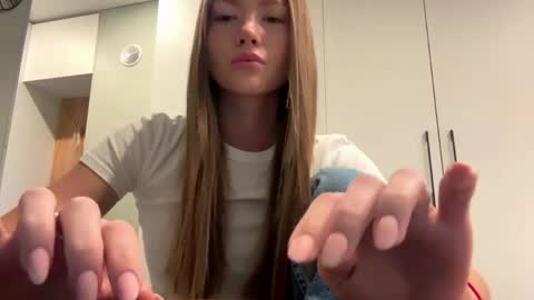 Snapshot of assuntachaples chatting on April 2026 06:33:01 AM DiLuna online show from April 2026 06:33:01 AM