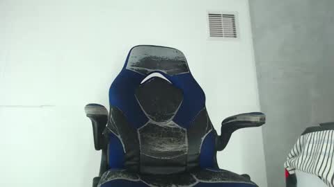 Aston  online show from October 2025 04:02:02 AM