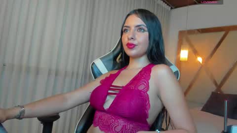 Snapshot of astra_glow chatting on April 2026 11:50:02 AM Astra Glows Cam online show from April 2026 11:50:02 AM