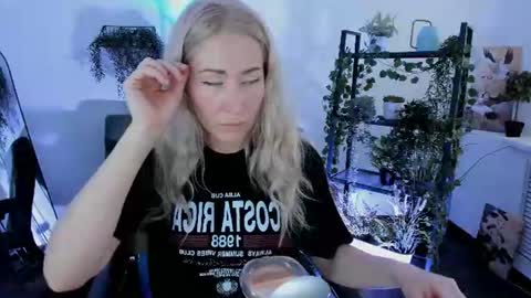 astramonroe online show from June 2026 10:18:02 AM