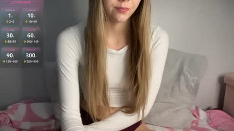 Snapshot of astrid_sky chatting on June 2026 07:31:02 PM Astrid Sky online show from June 2026 07:31:02 PM