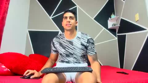 Snapshot of astromgrey chatting on March 2025 08:23:02 PM Astrom model independent online show from March 2025 08:23:02 PM