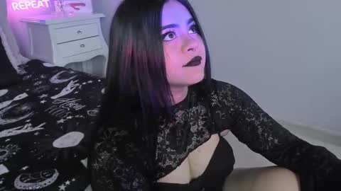 Athena online show from December 2025 07:32:01 PM