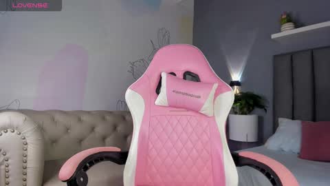 Atenea online show from November 2025 07:27:01 PM