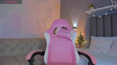 Atenea online show from December 2025 07:20:01 PM