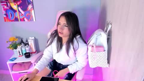 athenea__fox online show from November 2025 12:00:02 PM