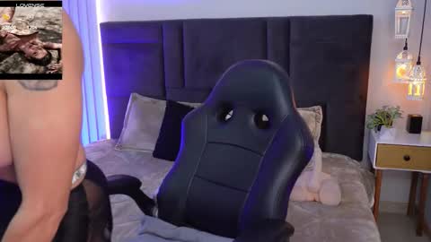 athenearusell online show from October 2025 09:50:01 PM