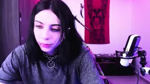 Snapshot of atheneoo_ chatting on June 2026 05:01:02 AM athenauwu online show from June 2026 05:01:02 AM