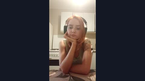 Snapshot of aubreykrenzer chatting on October 2025 01:09:02 PM Bella online show from October 2025 01:09:02 PM