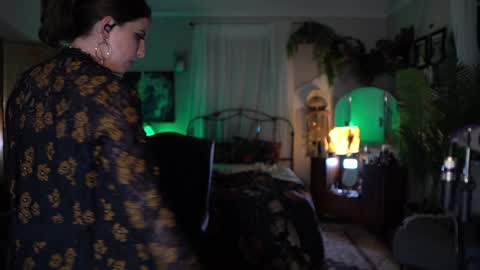 Audrey online show from September 2025 04:01:02 AM