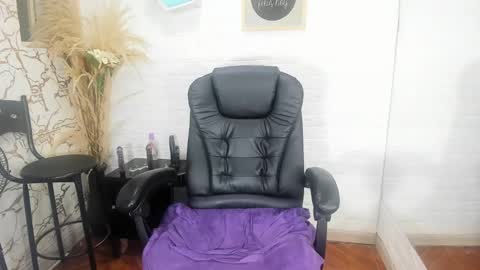 Snapshot of aura_love69 chatting on February 2025 10:37:02 AM Monii Yi online show from February 2025 10:37:02 AM